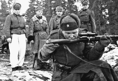 Как советский снайпер оставил свою винтовку на позиции. Почему это спасло ему жизнь