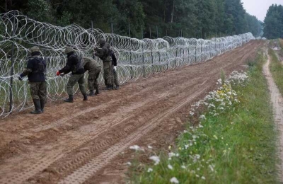 Снова сотни мигрантов пытались пересечь границу с Польшей, прибыв из Беларуси